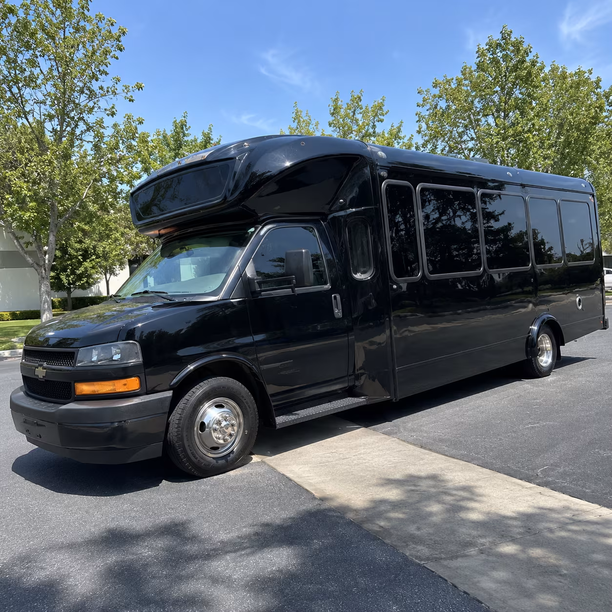 fairfield 15 passenger party bus