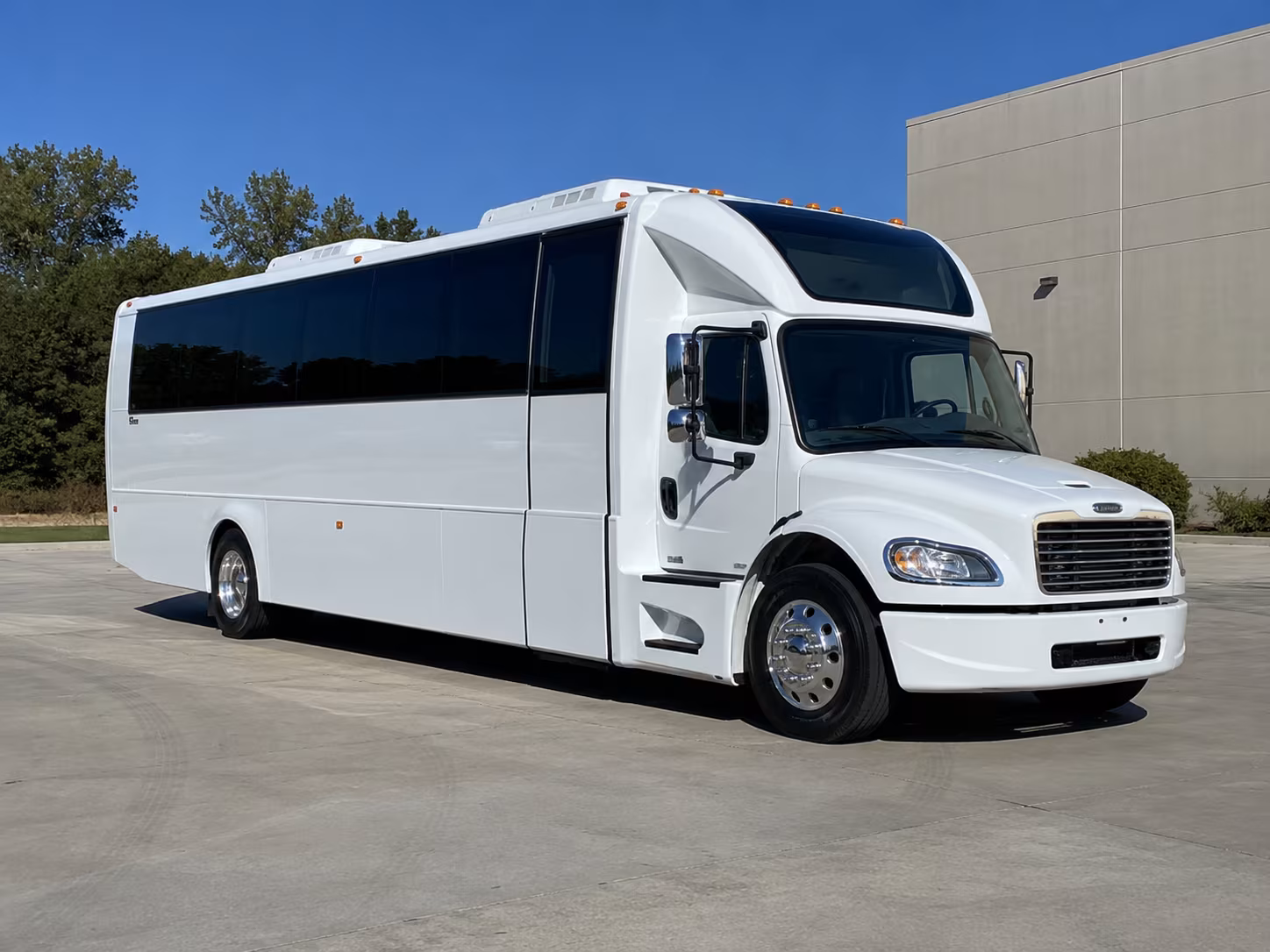 fairfield 28 passenger party bus